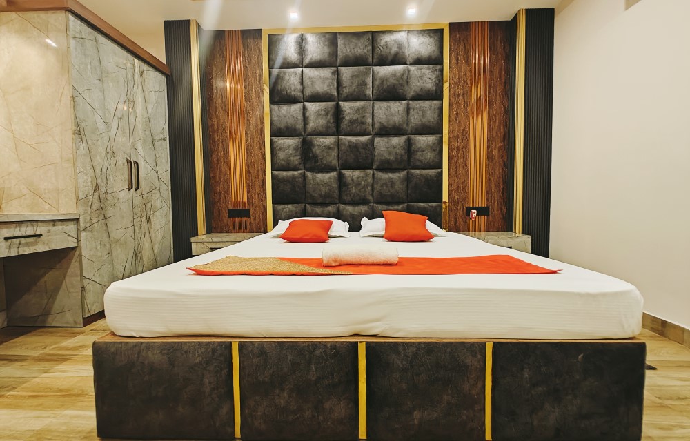 HOTEL LEISURE